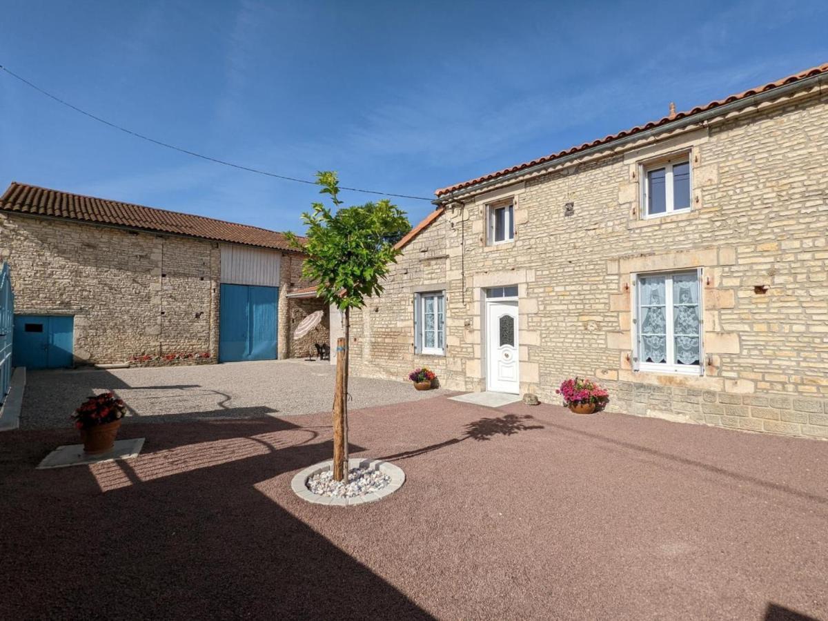 Maison Lumineuse Avec Cour Privative, Proche Sites Culturels, Tout Confort, Equipe Bebe, Wifi Inclus - Fr-1-653-98 Puyreaux Bagian luar foto