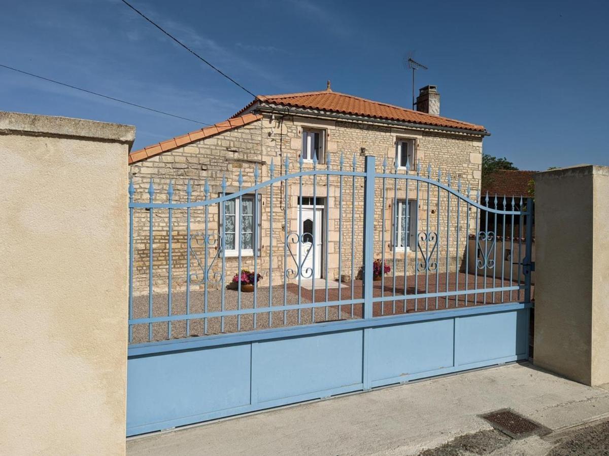 Maison Lumineuse Avec Cour Privative, Proche Sites Culturels, Tout Confort, Equipe Bebe, Wifi Inclus - Fr-1-653-98 Puyreaux Bagian luar foto